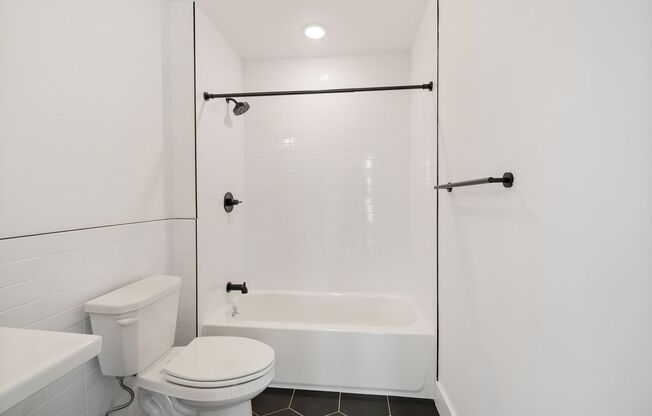 2 beds, 2 baths, 933 sqft, $2,095, Unit 405