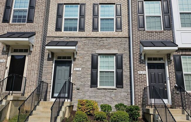 Pristine 2 bedroom, 2.5 bath townhome in Parkside at Westphalia!