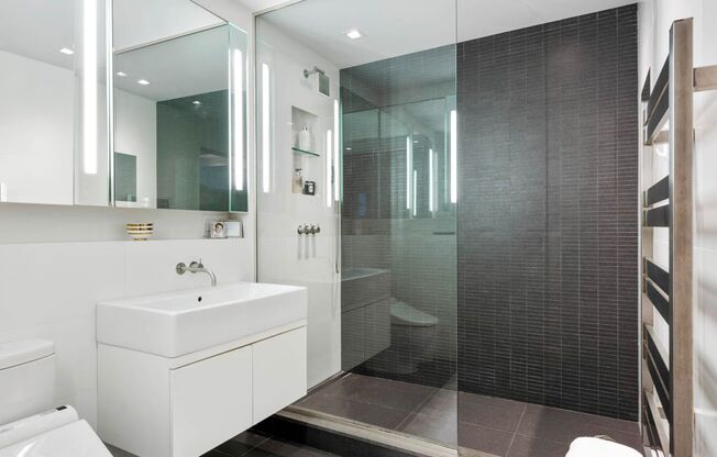 18 E 12 ST