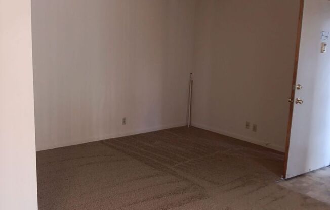 1 bed, 1 bath, 800 sqft, $970, Unit F04 Manor