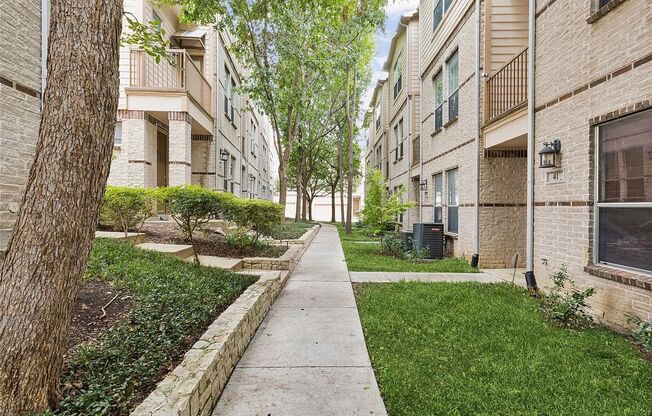 Charming 2 Bedroom Condo in the heart of Oaklawn!