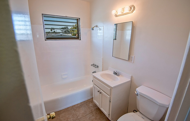 2 beds, 1 bath, $1,850, Unit 09