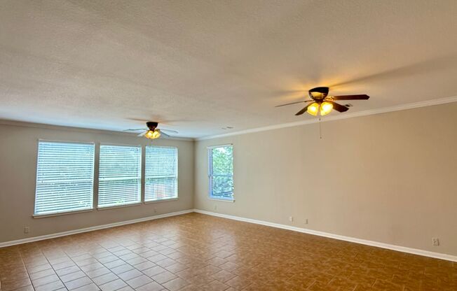 Beautiful Spacious Home on a Quiet Street in Desirable Steiner Ranch!!!