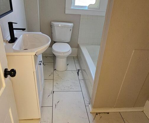 2 beds, 1 bath, 760 sqft, $2,400, Unit 19 Keegin