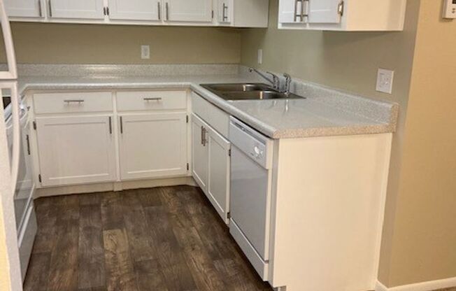 1 bed, 1 bath, 670 sqft, $1,295, Unit 244