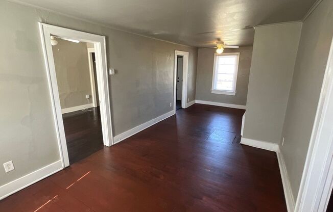 2 beds, 1 bath, $975