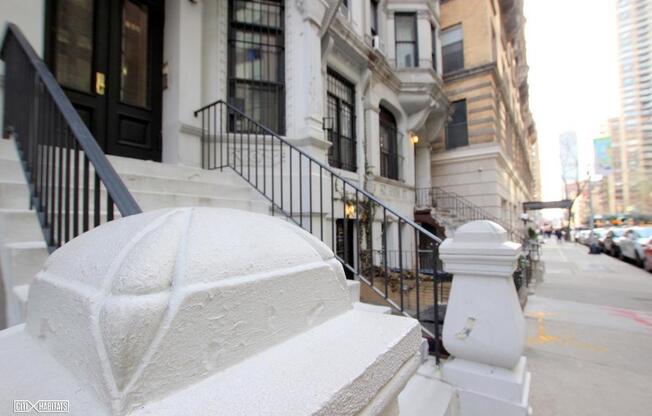 144 W 70 ST