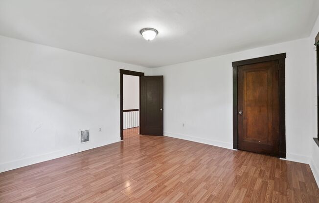 3 bed 1 bathroom - central air, outdoor space, laundry