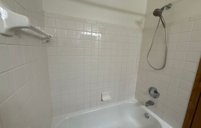 2 beds, 2 baths, 950 sqft, $1,695, Unit 7657CB