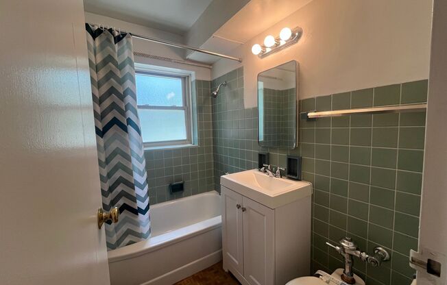1 bed, 1 bath, $1,095, Unit 104
