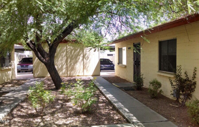 904 W MALIBU DR