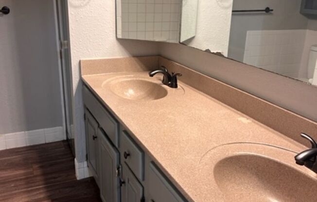 2 beds, 1.5 baths, 1,577 sqft, $1,255, Unit 1204