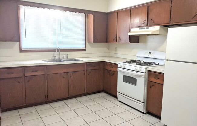 2 beds, 1 bath, $1,440, Unit 8