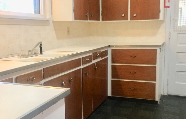 2 beds, 1 bath, $1,350, Unit 1