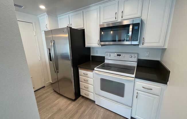Super Quaint Gated Community - 2BR/1.5 Bath