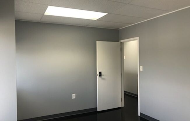 Studio, 1 bath, 6,000 sqft, $3,000