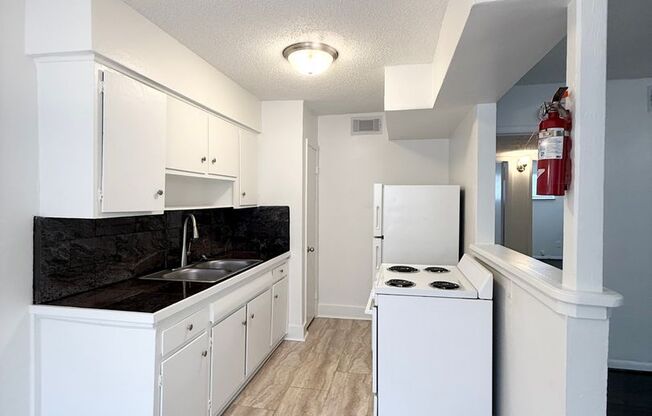 2 beds, 1 bath, $925, Unit SC553