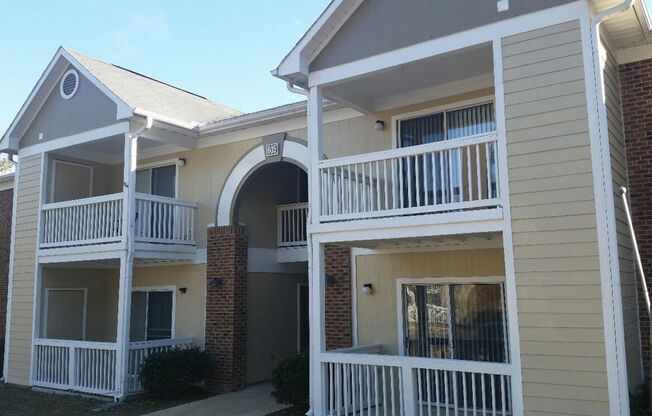 2 beds, 1 bath, 845 sqft, $1,335, Unit 605-F