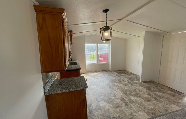2 beds, 1 bath, 970 sqft, $1,100, Unit 108