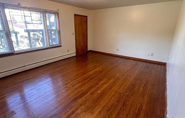 2 beds, 1 bath, 903 sqft, $1,210, Unit E-8