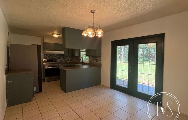 RATE DROP ALERT (was $2000/month) and FALL MOVE-IN SPECIAL: $500 OFF 1st MONTH'S RENT!**