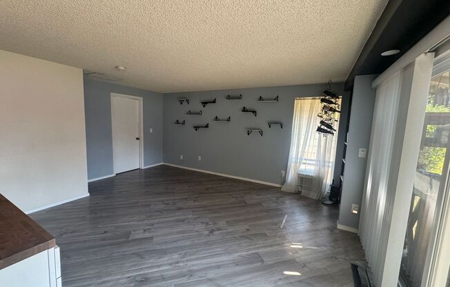 Twin Lakes 4 Bedroom 2.5 Bathroom Rambler Backed onto the Twin Lakes Golf Course!