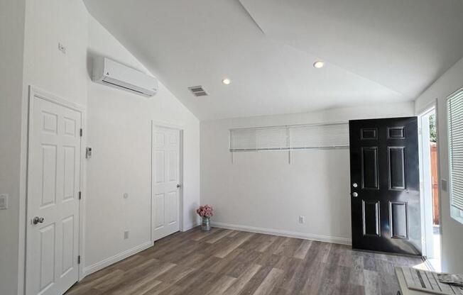 1 bed, 1 bath, 400 sqft, $1,900