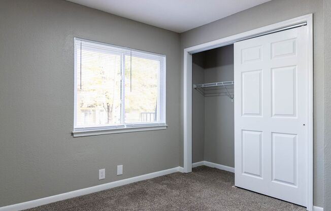 3 beds, 1.5 baths, 960 sqft, $1,250, Unit C8