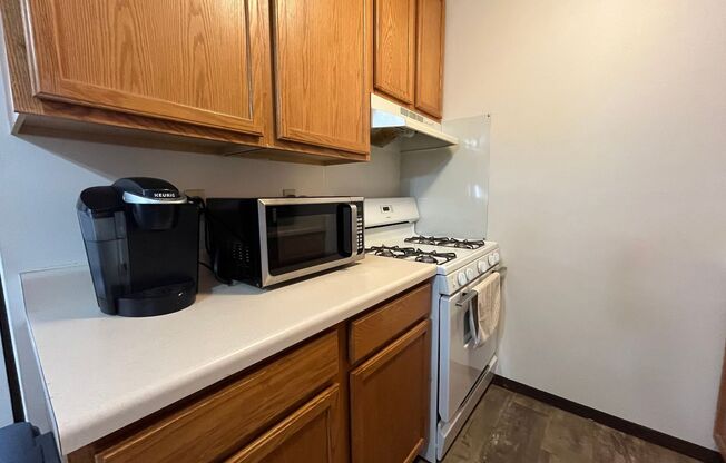 1 bed, 1 bath, $975, Unit 30