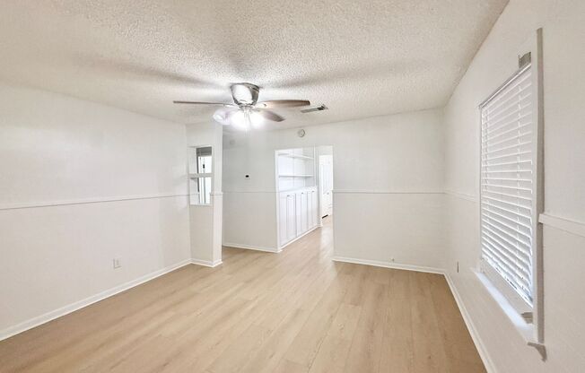 Adorable 2/1/1 Cottage in Angleton!!