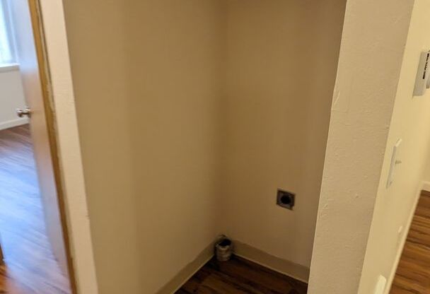2 beds, 1 bath, 750 sqft, $1,195, Unit 20