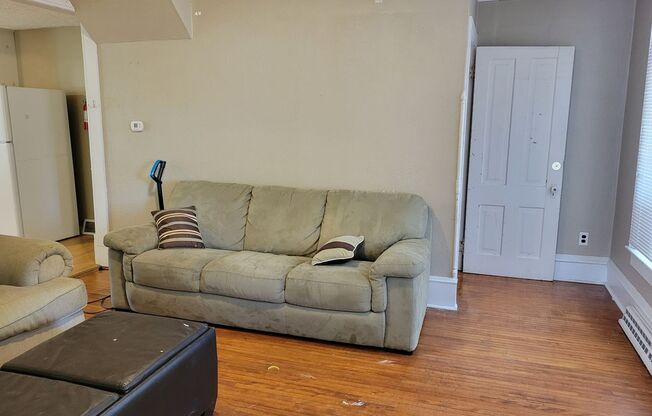 4 beds, 1 bath, $1,700