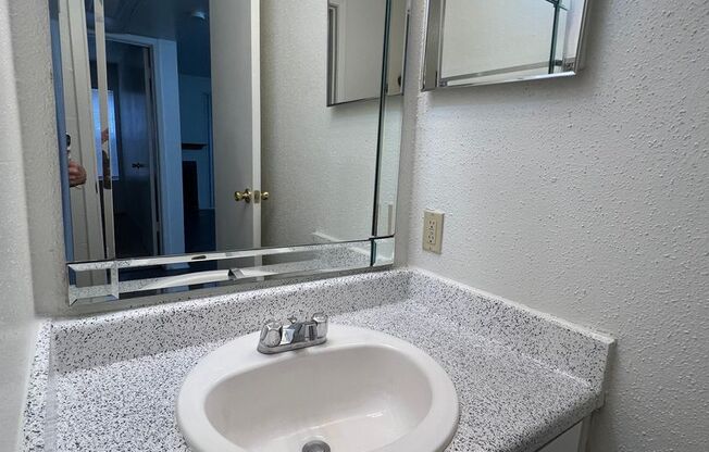 1 bed, 1 bath, 660 sqft, $1,040, Unit 113
