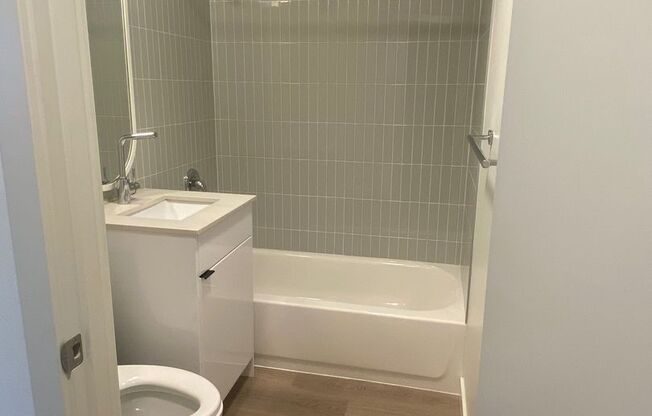 2 beds, 1 bath, 684 sqft, $2,017, Unit 415