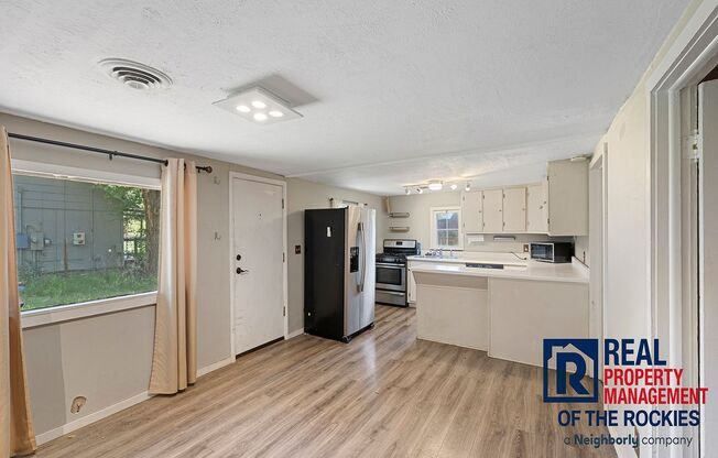 2 Bed, 2 Bath with Yard, Parking & Laundry – Pet Friendly