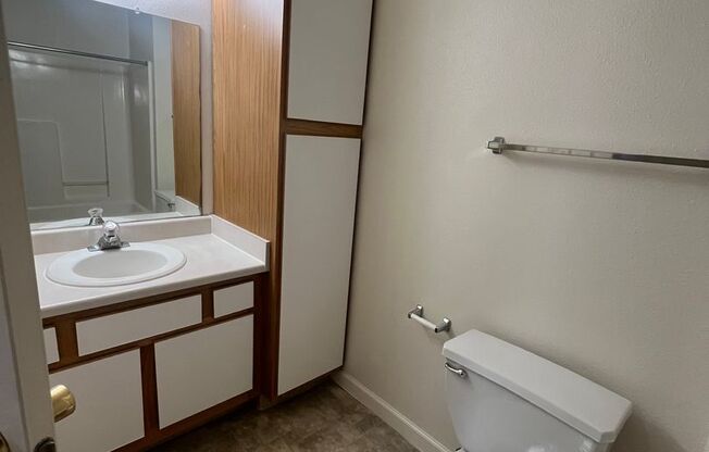 2 beds, 2 baths, 1,080 sqft, $1,189, Unit 42