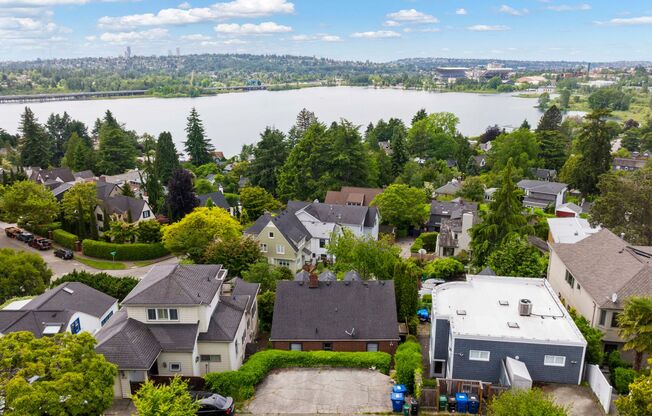 Historic Laurelhurst Home ~ Quiet Neighborhood~ Stunning Water View! 4 Mins to U Village/UW