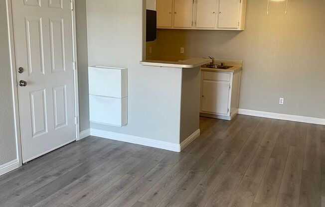 AMERICANA Property Mgmt - 1 bed Condo in Gated Community near The Strip