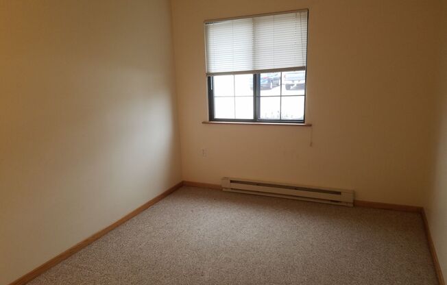 2 beds, 1 bath, $715