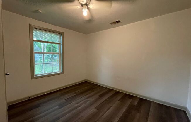 3 beds, 1 bath, $1,050