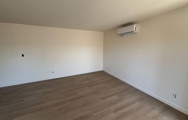 Two Bedroom with AC in Normal Heights! **Move In Special**