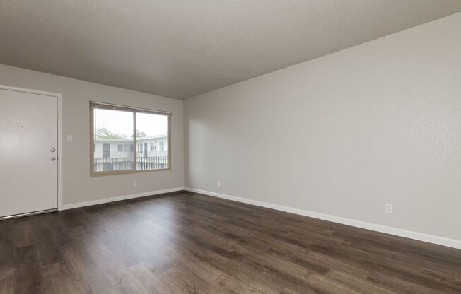 2 beds, 1 bath, 800 sqft, $2,295, Unit 14