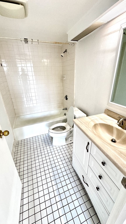 2 beds, 2 baths, 1,040 sqft, $4,000, Unit 404