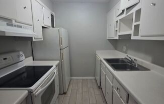 2 beds, 2 baths, $995, Unit E9