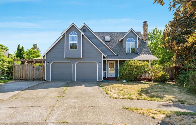 Comfortable 4-bdrm/2.5-bath home in Hillsboro—Quiet cul-de-sac, lovely yard, convenient location