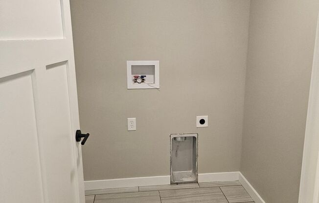 3 beds, 2 baths, 1,288 sqft, $1,600, Unit Neptune 101