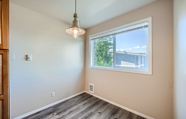 Great 1 Bedroom Unit in Renton with Large Balcony!