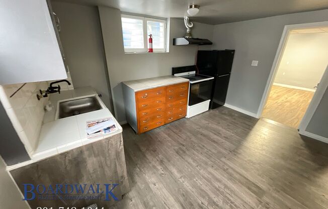 2 beds, 1 bath, 1,400 sqft, $1,600, Unit 1748 S Main St- #2