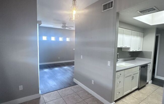 GREAT CONDO NEAR FREEWAY ACCESS!