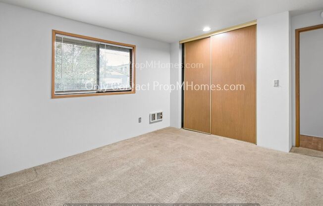 2 beds, 1 bath, 850 sqft, $1,599, Unit 236 NE 143rd Avenue